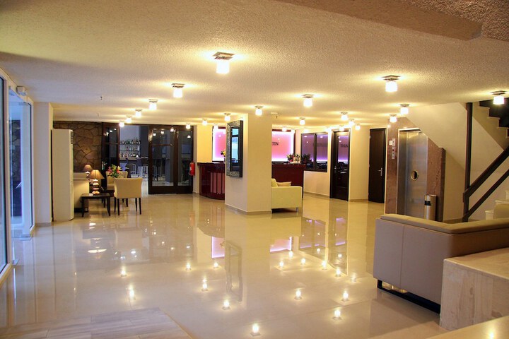 Guest Lobby