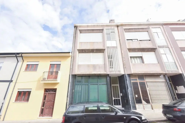 Exterior of Classic Magalhaes by Homing