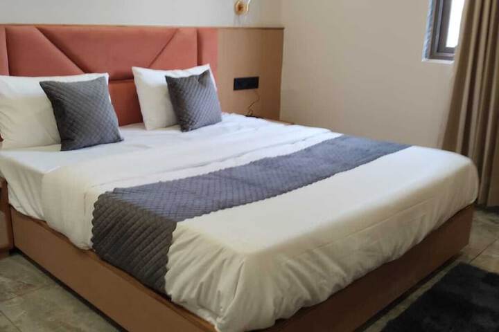 Room 10 of 26