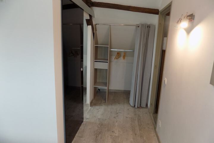 Room 11 of 33
