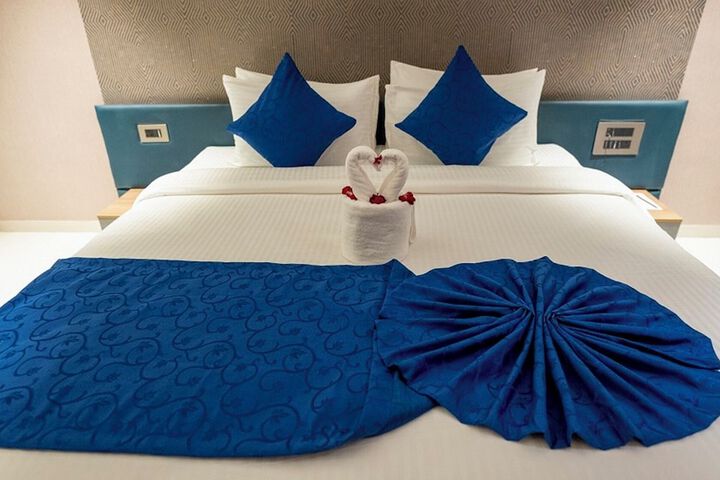Room 5 of 8