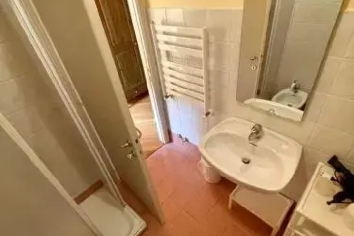 Room 8 of 17