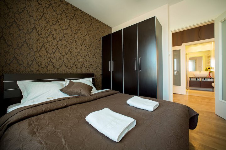 Room 14 of 48