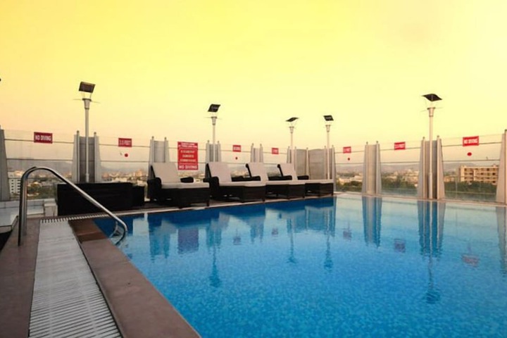 Pools & Facilities
