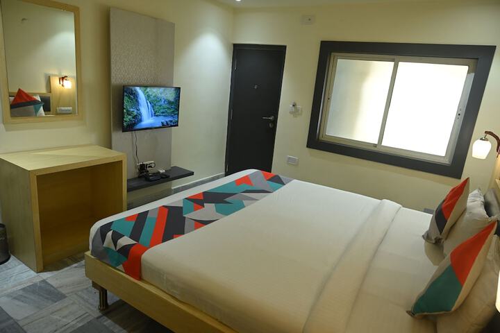 Room 13 of 30