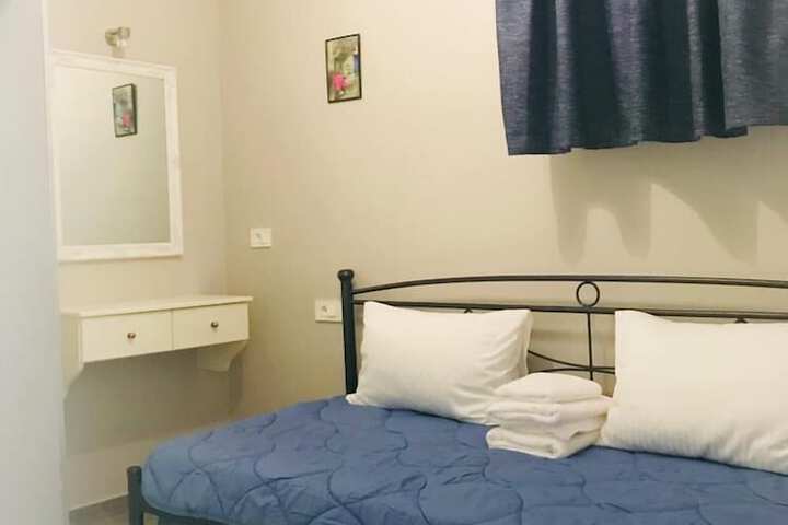 Room 8 of 104