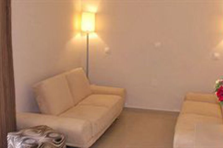 Room 7 of 13