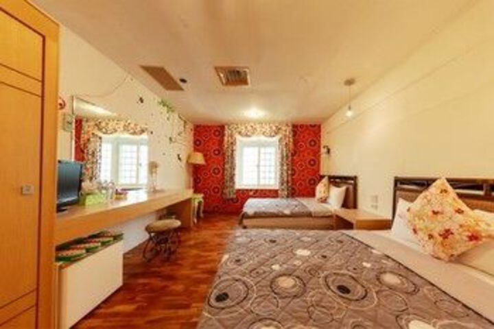 Room 27 of 40