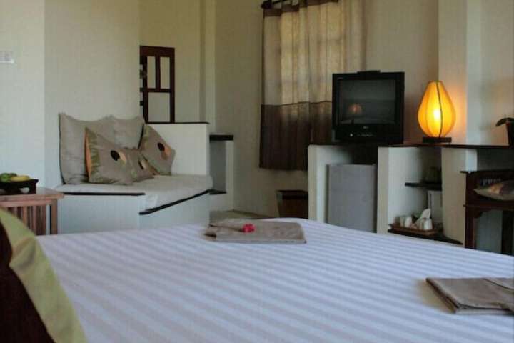Room 6 of 77
