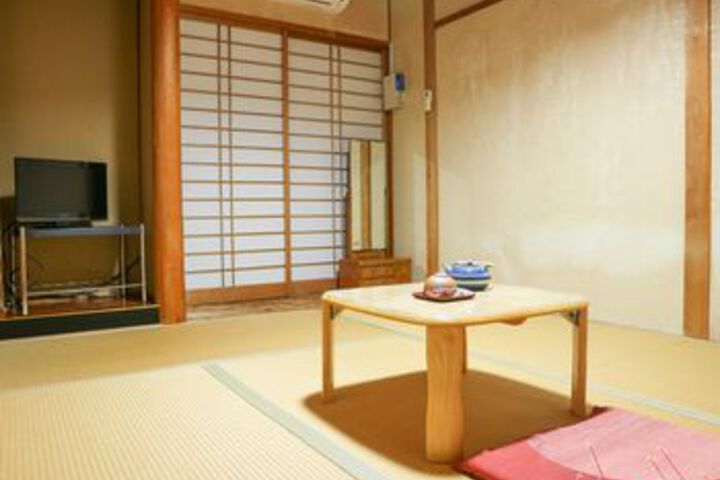 Room 16 of 38