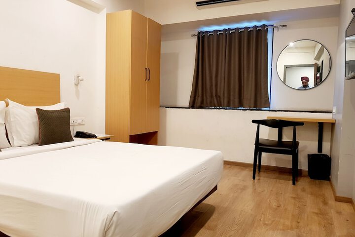 Room 33 of 54