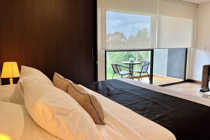 Room 4 of 8