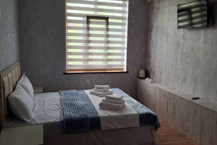 Room 2 of 37