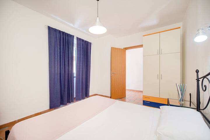 Room 6 of 75