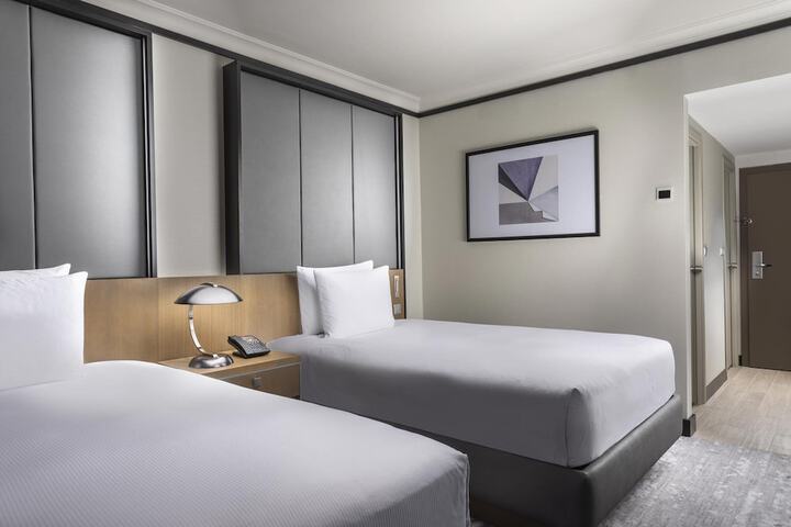 Room 52 of 151