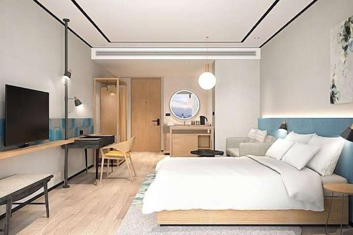 Room 4 of 9