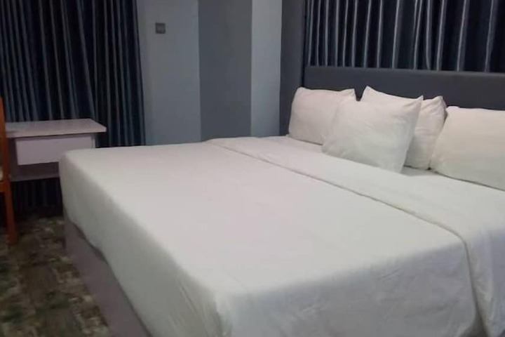 Room 5 of 52