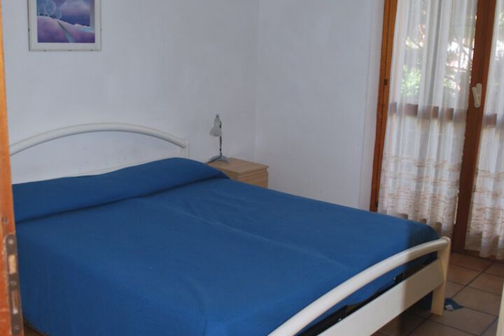 Room 3 of 10