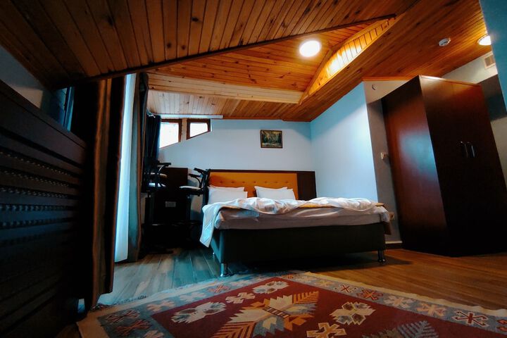 Room 15 of 34