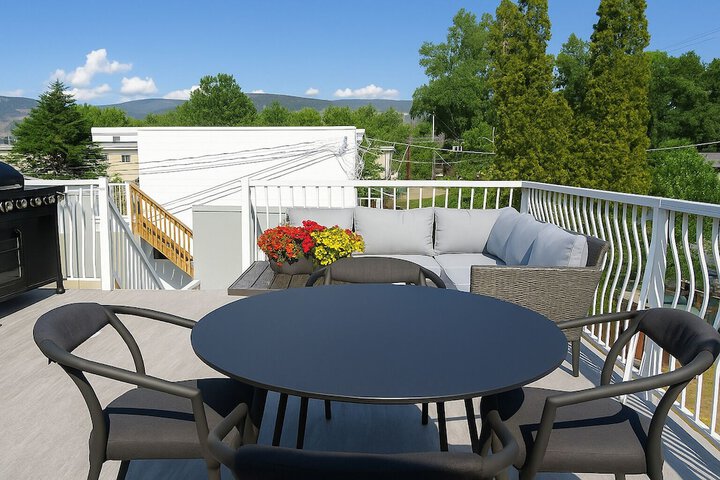 Sundeck 51 of 87