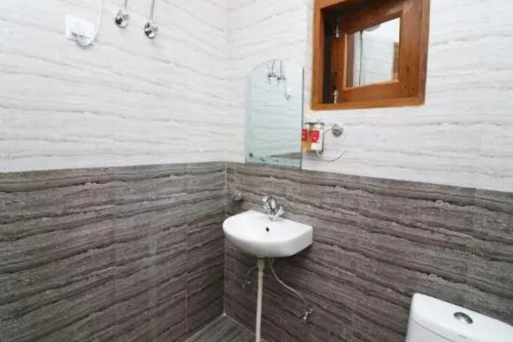 Room 4 of 4