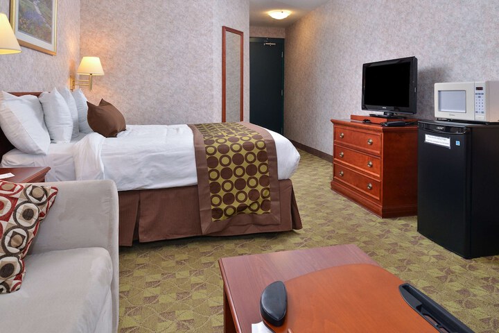 2 Queen Beds (8 of 13)