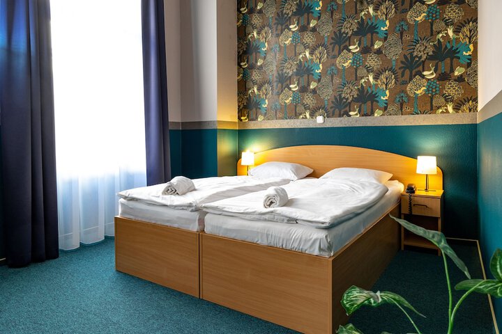 Room 2 of 25