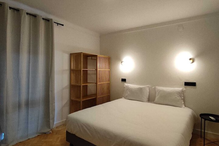 Room 10 of 27