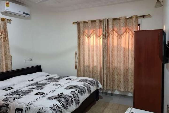 Room 3 of 8