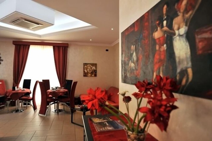 Lounge 48 of 49