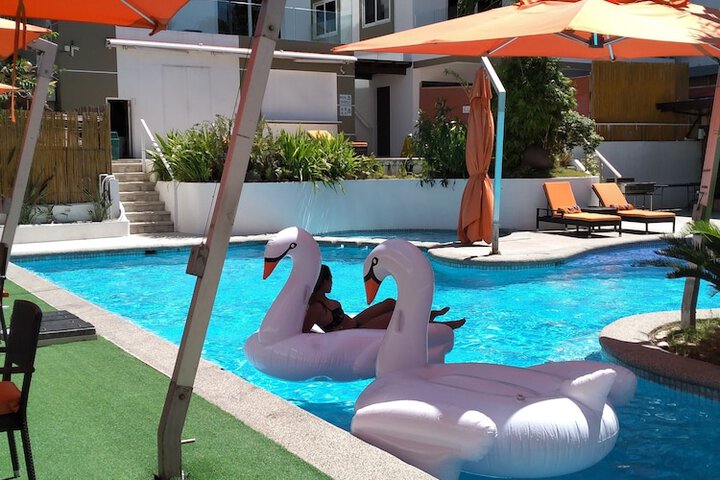 Pool 305 of 403