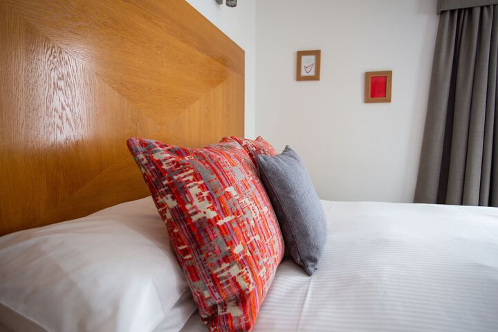 Room 5 of 32