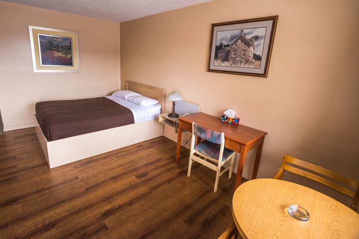 Room 13 of 32
