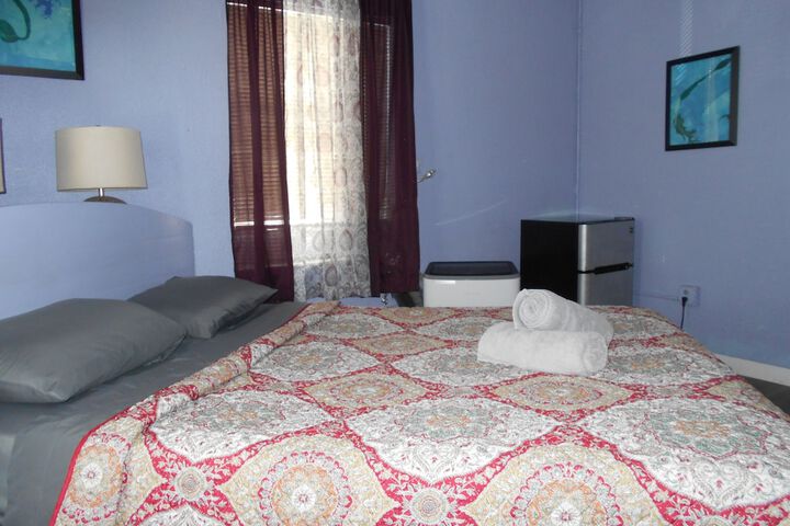 Room 6 of 11