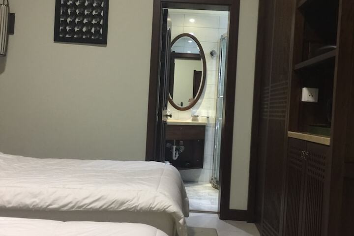 Room 11 of 42