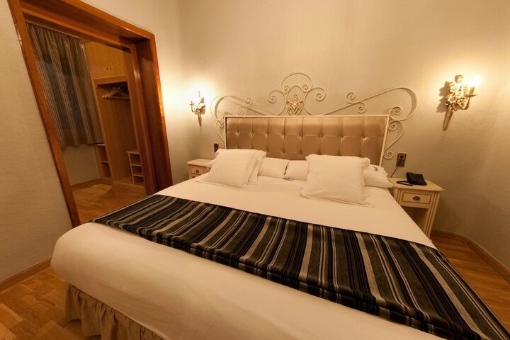 Room 8 of 70
