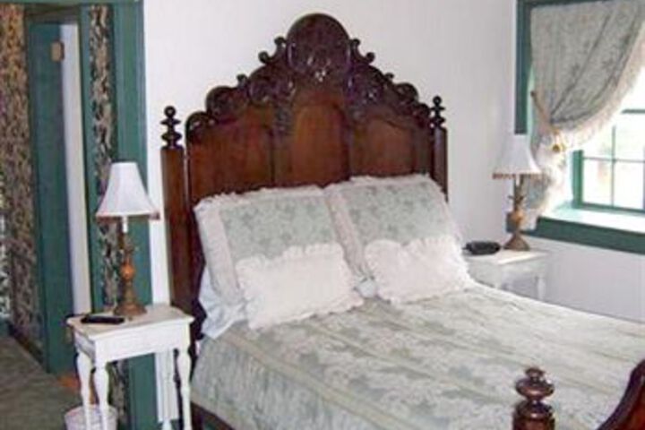 Room 17 of 27