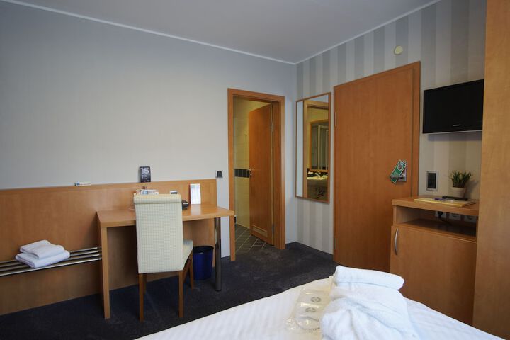 Room 17 of 44