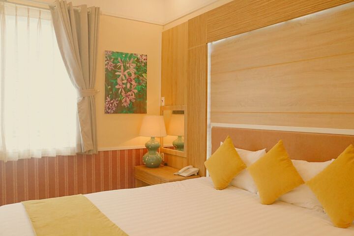 Room 10 of 28