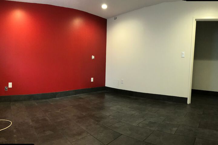 Room 8 of 10