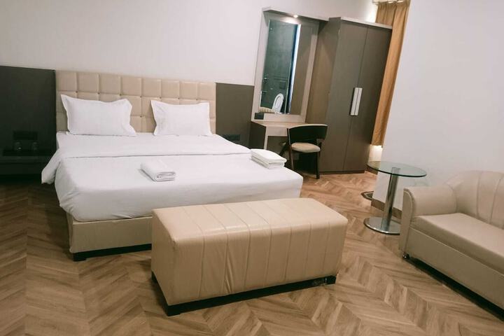 Room 8 of 37