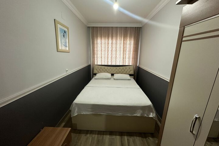 Room 10 of 14