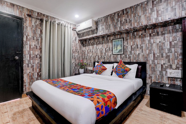 Room 10 of 30