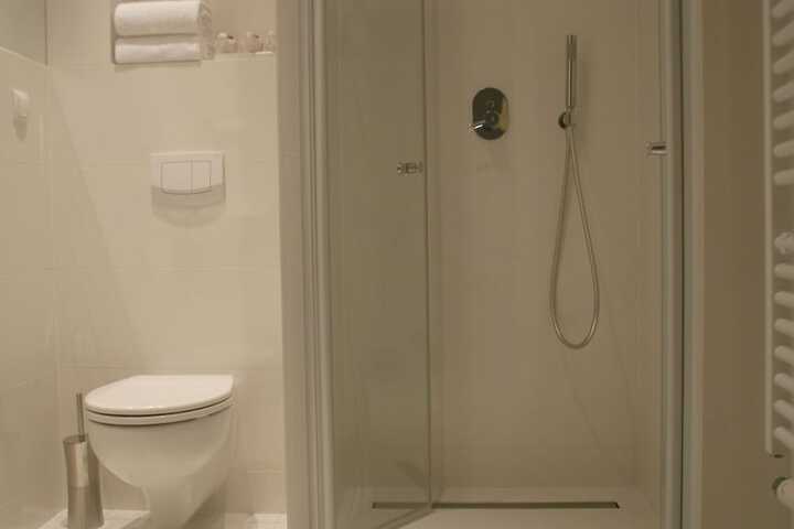 Room 10 of 38