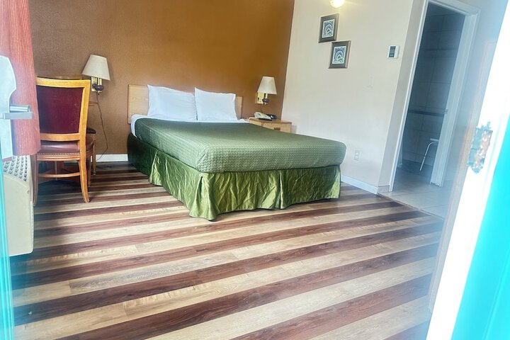 Room 13 of 35