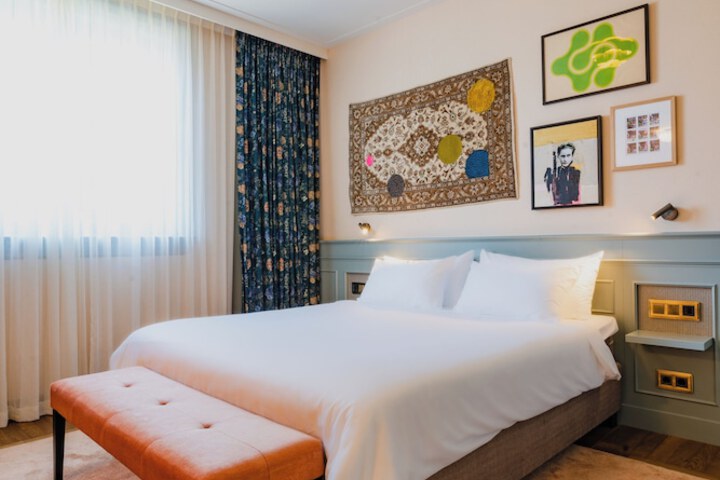 Room 54 of 239