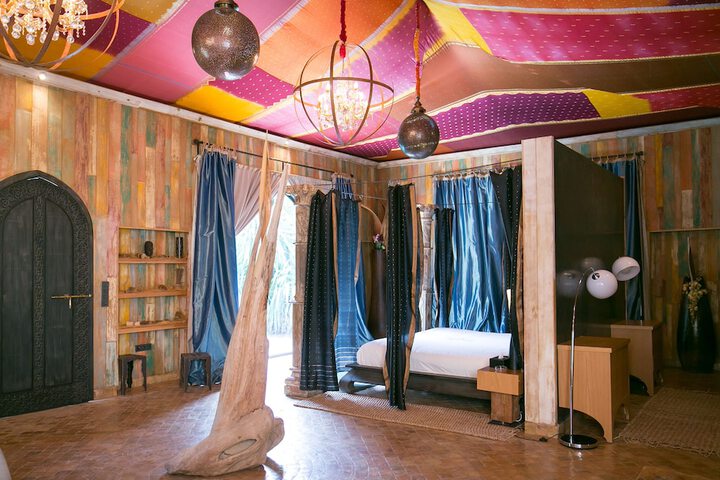 Room 25 of 192