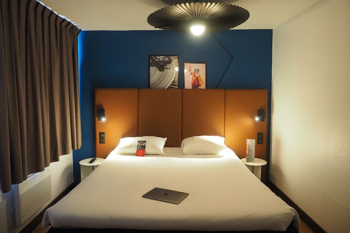 Room 13 of 104