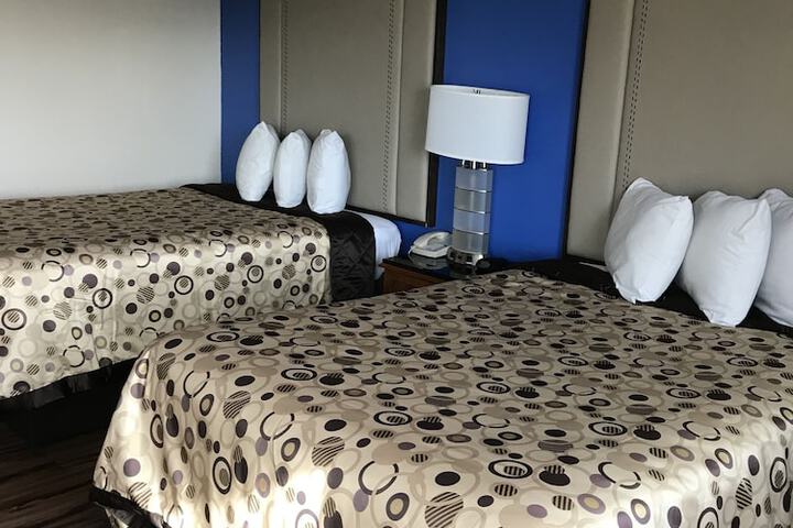 Standard Room, King or Two Doubles (1 of 14)