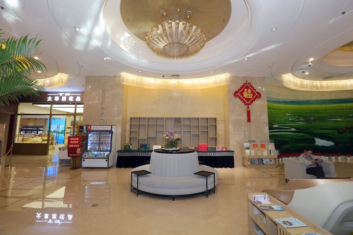 Entrance & Lobby